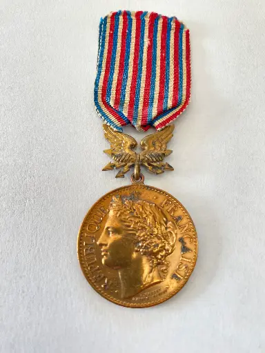 Médaille de bronze d'honneur des postes et télécommunications du premier type attribuée