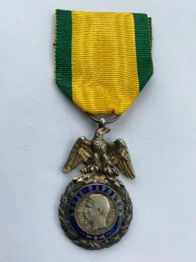Médaille militaire du deuxième type médaillon bombé